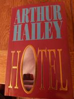 Arthur Hailey- Hotel, Boeken, Gelezen, Ophalen of Verzenden