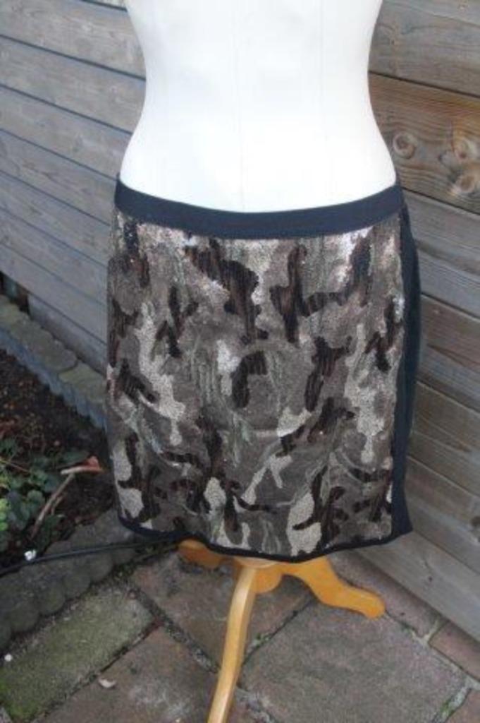 Rok zwart/ goud Marccain mt N6 (XL-44) vaste prijs, Kleding | Dames, Rokken, Zo goed als nieuw, Maat 42/44 (L), Zwart, Knielengte