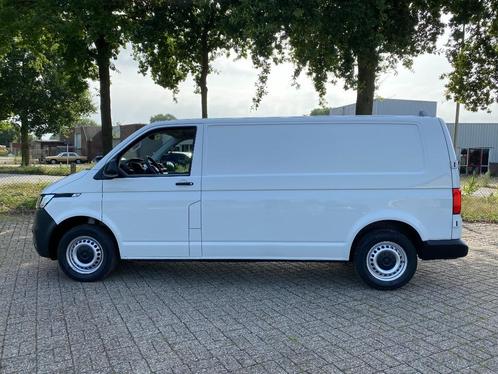 Volkswagen Transporter  2.0 TDI 110pk L2h1 2024 6700 KM., Auto's, Bestelauto's, Bedrijf, Achteruitrijcamera, Adaptive Cruise Control