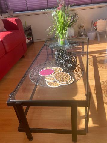 Glazen salontafel beschikbaar voor biedingen