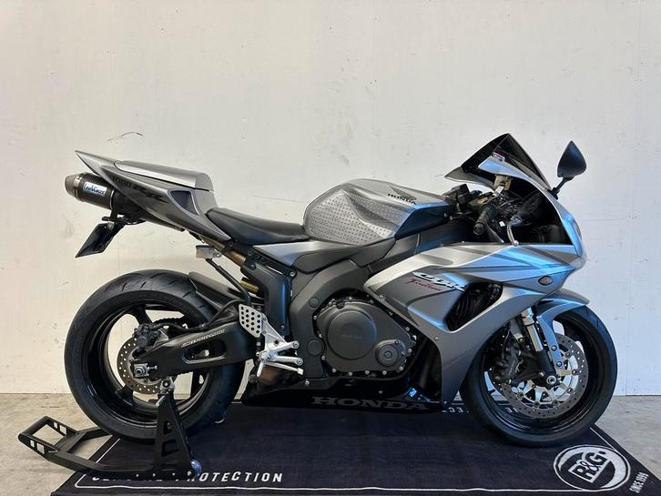 Honda CBR 1000 RR 2006 in Nieuwstaat met maar 29.000km, Motoren, Motoren | Honda, Bedrijf, Super Sport, meer dan 35 kW, 4 cilinders