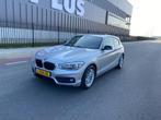 BMW 1-Serie Sportshatch 118i 136pk 2016 Grijs, Auto's, BMW, Te koop, Zilver of Grijs, Grijs, 1-Serie