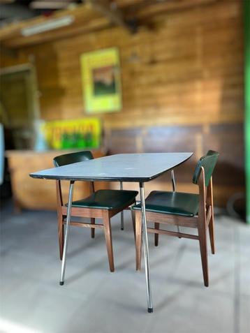 Vintage retro ovale eettafel Formica beschikbaar voor biedingen