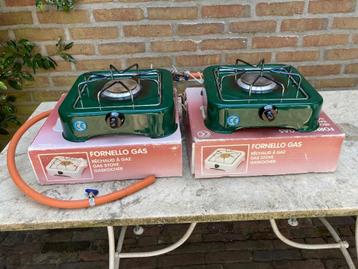2 gasstelletjes met t-stuk en gasslang beschikbaar voor biedingen