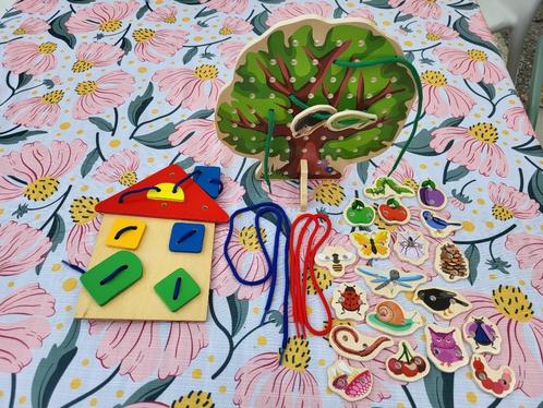 Speelgoed om mee te leren rijgen - Boom en huis, Kinderen en Baby's, Speelgoed | Educatief en Creatief, Zo goed als nieuw, Bouwen