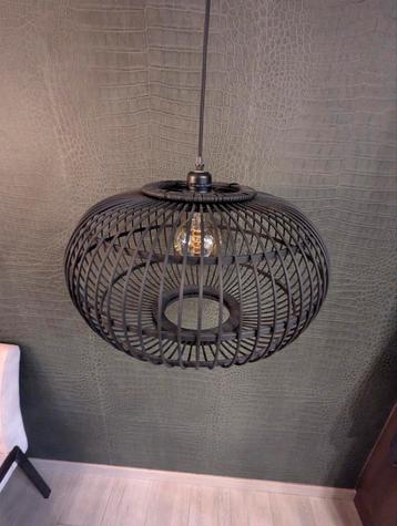 Twee lampen kappen - zwart bamboe beschikbaar voor biedingen