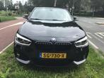 Super mooie BMW 1-Serie 118i 136pk Aut 2018 Zwart ZGAN!!, 65 €/maand, 1295 kg, Zwart, Bruin