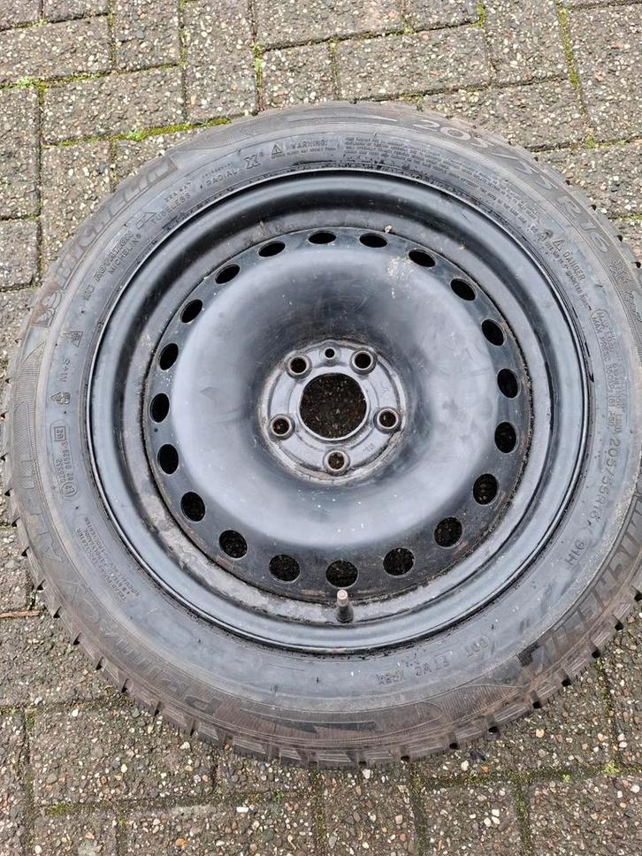 Winterbanden voor Alfa, in prima staat op stalen velg., Auto-onderdelen, Banden en Velgen, Banden en Velgen, Winterbanden, 16 inch