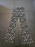 Zwarte flared legging met bloemen van we fashion, maat 116, Kinderen en Baby's, Kinderkleding | Maat 116, Broek, Meisje, Ophalen of Verzenden