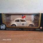 Road Tough Volkswagen Kever Politieauto (1967), Hobby en Vrije tijd, Modelauto's | 1:18, Verzenden, Zo goed als nieuw, Auto