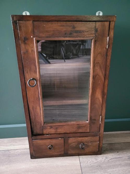 Vintage houten vitrinekastje, massief hout met glas en lades, Huis en Inrichting, Kasten | Vitrinekasten, Gebruikt, Minder dan 100 cm