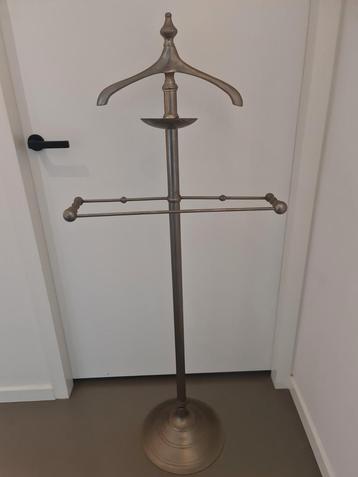 Vintage Metalen Staande Kapstok beschikbaar voor biedingen