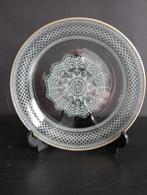 Vintage ronde glazen schaal gedecoreerd met (wit) kant, Schaal, Rond, Ophalen of Verzenden, Glas