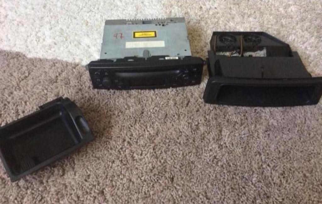 Mercedes original radio w203 2003-2007 jaren, Auto diversen, Autoradio's, Ophalen of Verzenden, Zo goed als nieuw