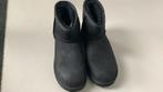 UGG korte laars  zwart Suede, Ophalen of Verzenden, Zo goed als nieuw, Zwart