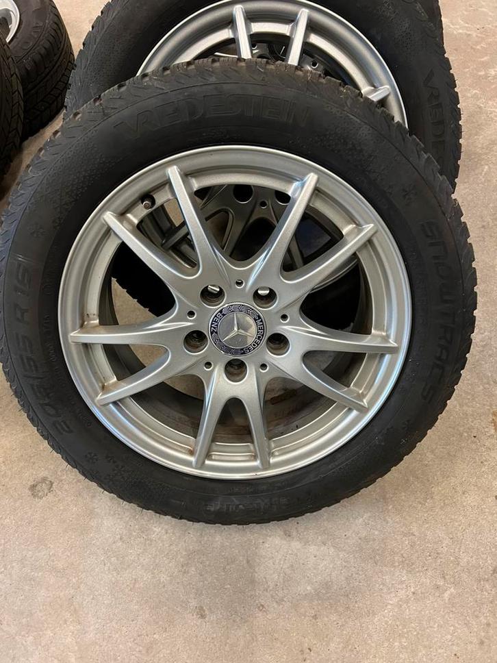 Mercedes CLA originele Velgen 16 inch Winterbanden 5x112, Auto-onderdelen, Overige Auto-onderdelen, Ophalen