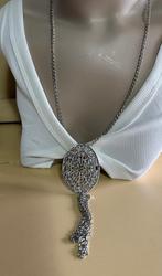 Vintage lange zilverkleurige ketting met grote ovale hanger, Verzenden, Zilver
