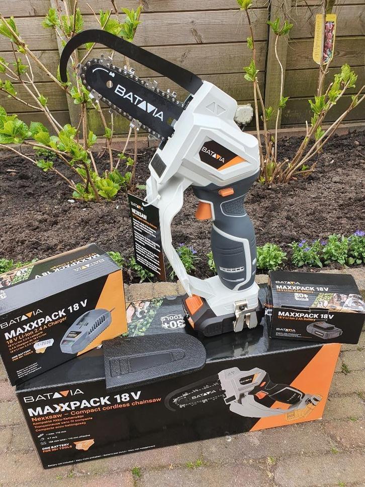 Batavia éénhands kettingzaag met Lader en Accu €100,00 NIEUW, Tuin en Terras, Hand-tuingereedschap, Nieuw, Overige soorten, Ophalen of Verzenden