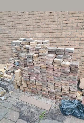 Gratis af te halen! Diverse tuintegels/klinkers.  beschikbaar voor biedingen