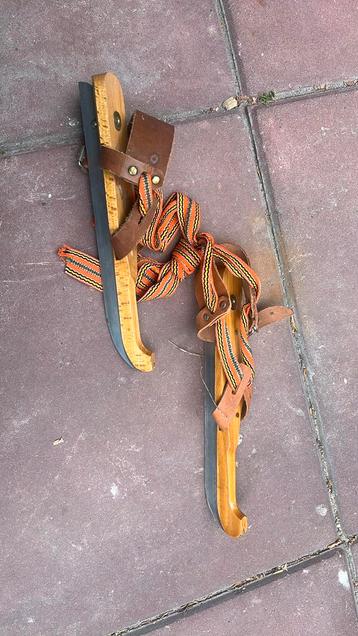 Friese doorlopers / houtjes voor kind beschikbaar voor biedingen