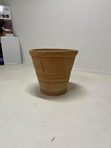 Terracotta Pot beschikbaar voor biedingen