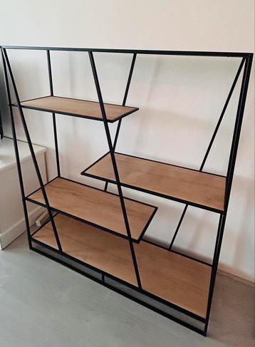 Stelling kast voor boeken/ accessoires/ planten beschikbaar voor biedingen
