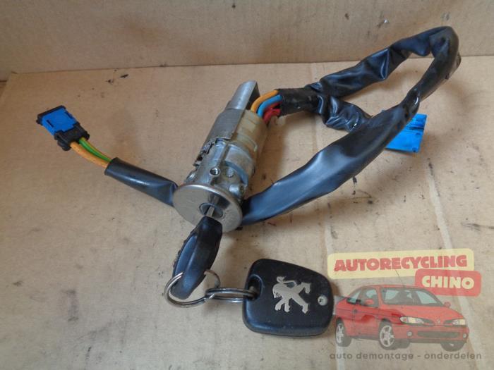 Kontaktslot + Sleutel van een Peugeot 206, Auto-onderdelen, Ophalen, Gebruikt, -, -