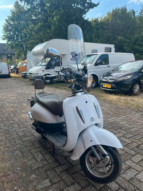 Scooter Fosti Grande Retro, Fietsen en Brommers, Snorfietsen en Snorscooters, Zo goed als nieuw, Overige merken, Ophalen