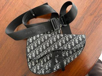 Dior saddle crossbody beschikbaar voor biedingen