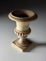 Marmeren vaasje jardinière, Ophalen