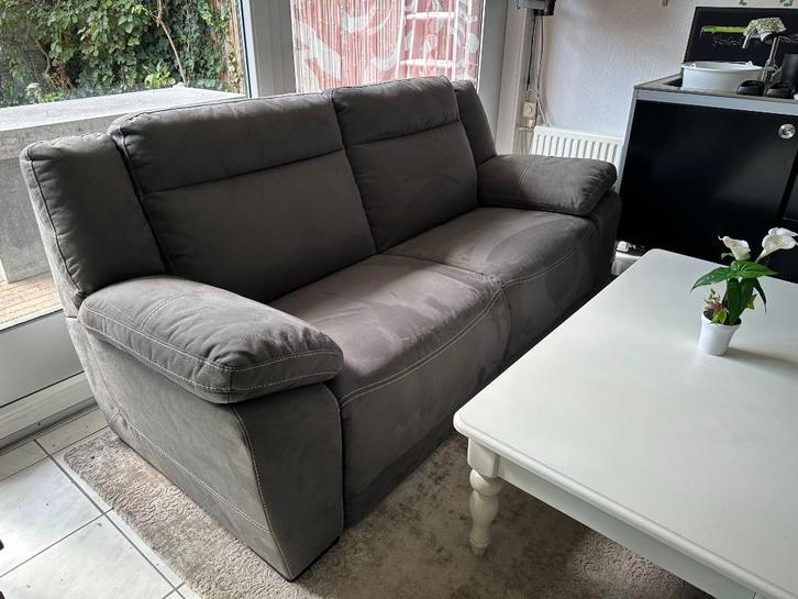 Nieuw Lederlook Bank Dean 3 zits Antraciet €175 koste €799, Huis en Inrichting, Banken | Bankstellen, Nieuw, Rechte bank, Driepersoons