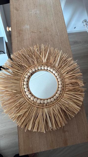 Spiegeltje met riet beschikbaar voor biedingen
