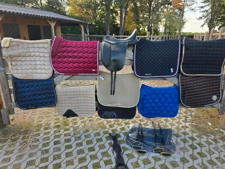 Dressuurzadel Arena Hart compleet + 11 dekjes, Dieren en Toebehoren, Paarden en Pony's | Zadels, Zo goed als nieuw, Dressuur, Ophalen