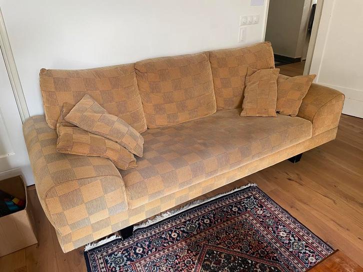 Gele bank met leuk motief, Huis en Inrichting, Banken | Bankstellen, Gebruikt, Rechte bank, Driepersoons, 200 tot 250 cm, 75 tot 100 cm