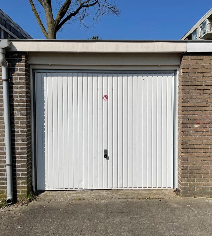 Te huur: Ruime garagebox in Utrecht (Peltlaan), Auto diversen, Autostallingen en Garages
