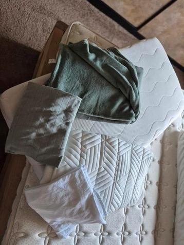 Compleet baby ledikant beddengoed incl matras beschikbaar voor biedingen
