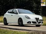 Alfa Romeo Giulietta 1.7 TBi Quadrifoglio Verde | Org NL! |, Auto's, 65 €/maand, Gebruikt, 4 cilinders, Wit