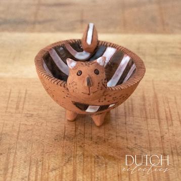 Decoratief Aardewerk Bakje in de Vorm van een Kat beschikbaar voor biedingen