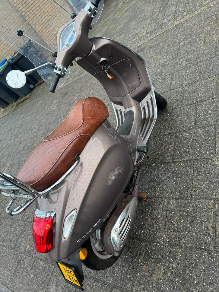 Vespa Primavera - Stijlvolle Scooter! Met wat schade, Fietsen en Brommers, Scooters | Yamaha, Gebruikt, Overige modellen, Maximaal 45 km/u