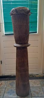 Oude hoge Afrikaanse drum, Ophalen, Gebruikt, Trommel