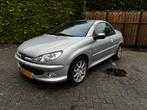 Peugeot 206 1.6 16V CC 2007 Grijs, Auto's, Voorwielaandrijving, 4 cilinders, Cabriolet, 4 stoelen
