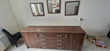 Stevige en mooie houten dressoir met stijlvolle 3 spiegels!! beschikbaar voor biedingen