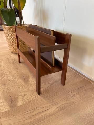 Vintage teak lectuurbak beschikbaar voor biedingen