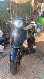 Te Koop Kymco like 50 kleur zwart weinig km bj 2016, Ophalen of Verzenden, Zo goed als nieuw, Like, Benzine