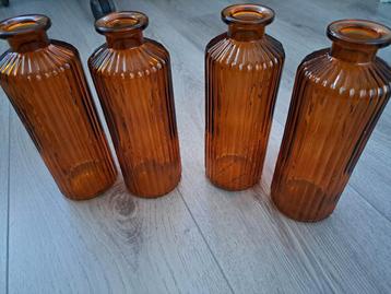 Decoratieve glazen vaasjes groen, terra en transparant. beschikbaar voor biedingen