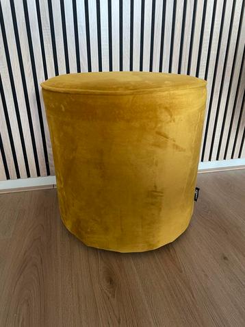 WOOOD poef Sara - Okergeel - Zo goed als nieuw! beschikbaar voor biedingen