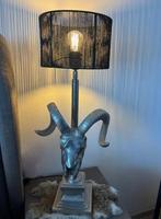 2 stuks  Robuuste skull lampen zonder de kappen, Huis en Inrichting, Lampen | Tafellampen, Ophalen, Zo goed als nieuw, Metaal