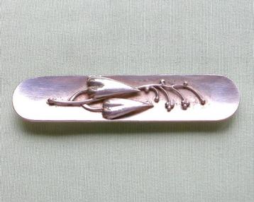 Prachtige zilveren broche met bloemenranken (7689-4431) beschikbaar voor biedingen