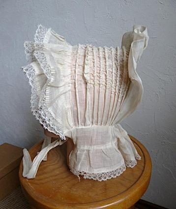 Bonnet / kapje / mutsje beschikbaar voor biedingen