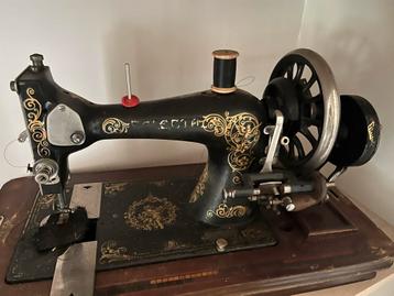 Antieke Naaimachine - Eyecather beschikbaar voor biedingen